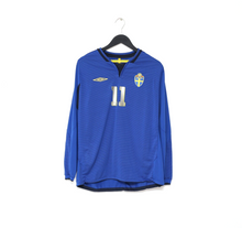 Load image into Gallery viewer, 2004/05 LARSSON #11 Sweden Vintage Umbro L/S Away Football Shirt (M)
