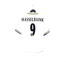 Load image into Gallery viewer, 1998/00 HASSELBAINK #9 Leeds United Vintage PUMA Home Football Shirt (S)
