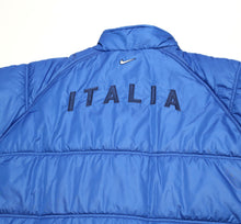 Load image into Gallery viewer, 1998/99 ITALY Vintage Nike Padded Football Bench Coat Jacket (M/L) WC 98
