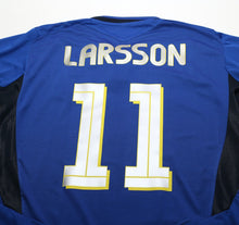 Load image into Gallery viewer, 2004/05 LARSSON #11 Sweden Vintage Umbro L/S Away Football Shirt (M)
