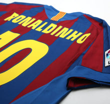 Load image into Gallery viewer, 2005/06 RONALDINHO #10 Barcelona Vintage Nike Home Football Shirt (M)
