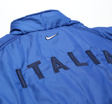 Load image into Gallery viewer, 1998/99 ITALY Vintage Nike Padded Football Bench Coat Jacket (M/L) WC 98
