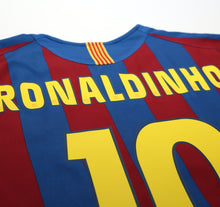 Load image into Gallery viewer, 2005/06 RONALDINHO #10 Barcelona Vintage Nike Home Football Shirt (L)
