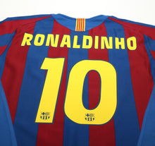 Load image into Gallery viewer, 2005/06 RONALDINHO #10 Barcelona Vintage Nike Home Football Shirt (M)
