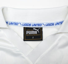 Load image into Gallery viewer, 1998/00 HASSELBAINK #9 Leeds United Vintage PUMA Home Football Shirt (S)
