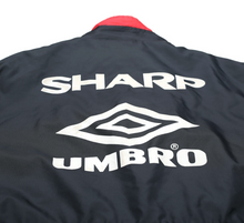 Load image into Gallery viewer, 1994/95 MANCHESTER UNITED Vintage Umbro Bench Coat Jacket (M) Alex Ferguson
