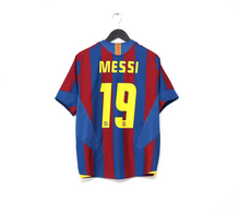 Load image into Gallery viewer, 2005/06 MESSI #19 Barcelona Vintage Nike Home Football Shirt (S)
