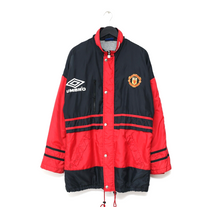 Load image into Gallery viewer, 1994/95 MANCHESTER UNITED Vintage Umbro Bench Coat Jacket (M) Alex Ferguson
