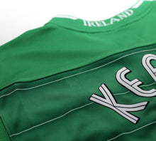 Load image into Gallery viewer, 2003/04 KEANE #6 Ireland Vintage Umbro Home Football Shirt (M)
