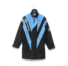 Load image into Gallery viewer, 1992/93 SHEFFIELD WEDNESDAY Vintage Umbro Football Bench Coat Jacket (S/M)
